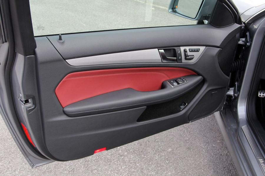  Mercedes-Benz C-Class Coupe 2012 года  (фото 13 из 99)